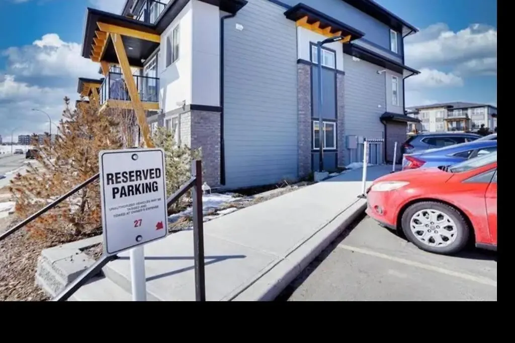 Appartement Comfy 2Br Condo In Seton, Southeast Calgary