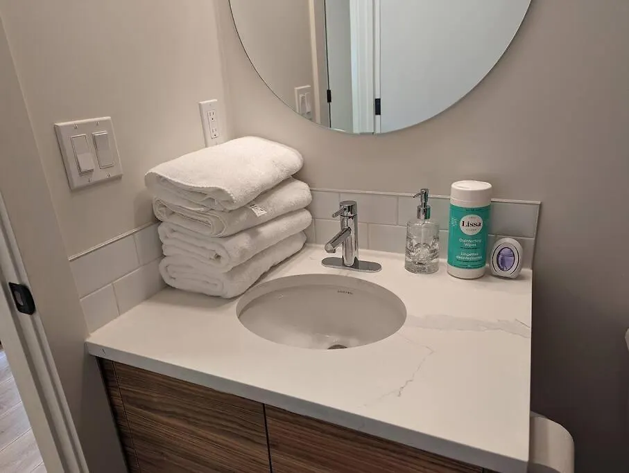 Comfy 2Br Condo In Seton, Southeast Calgary 0*,