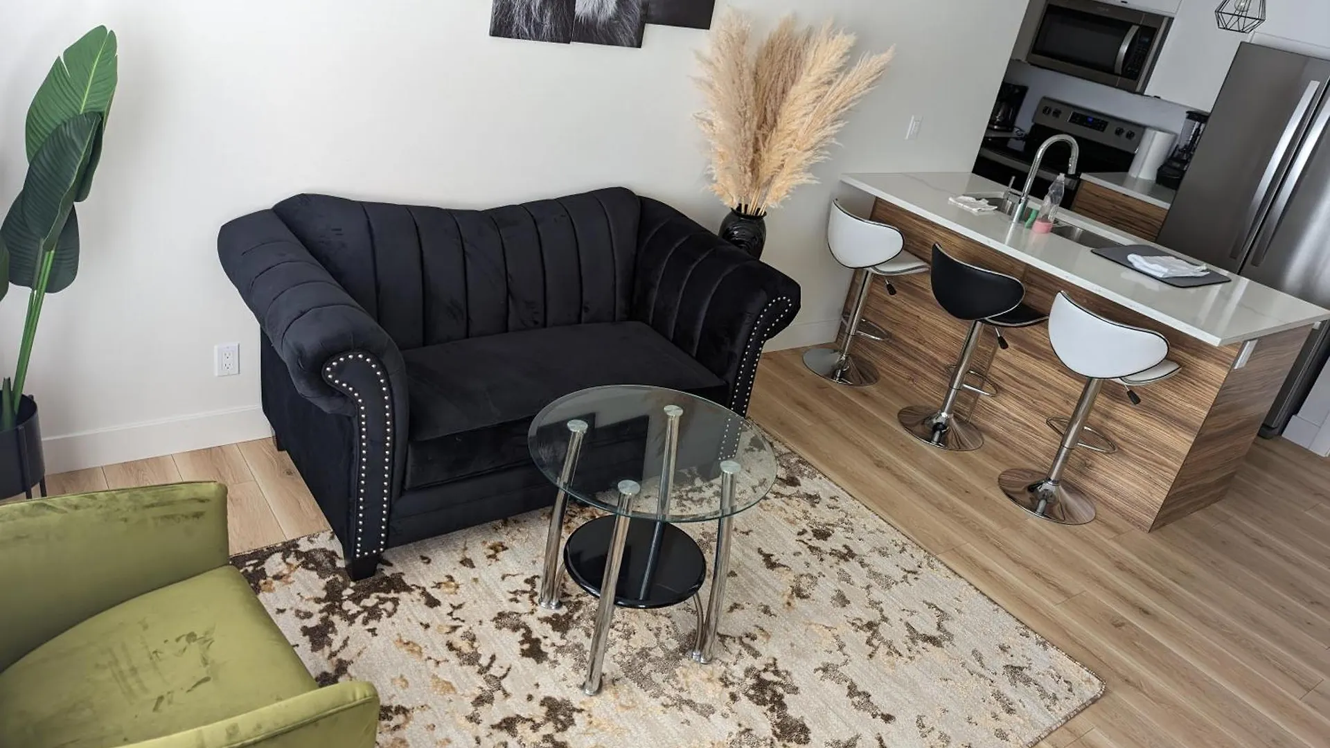 Comfy 2Br Condo In Seton, Southeast Calgary Canada