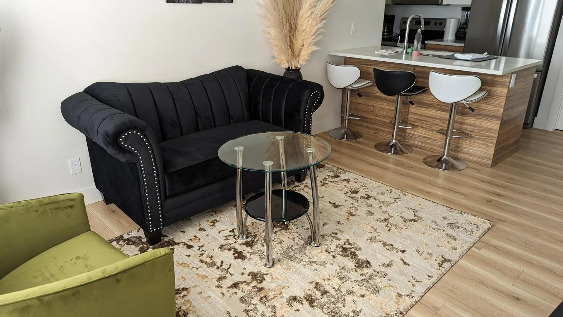 Comfy 2Br Condo In Seton, Southeast Calgary